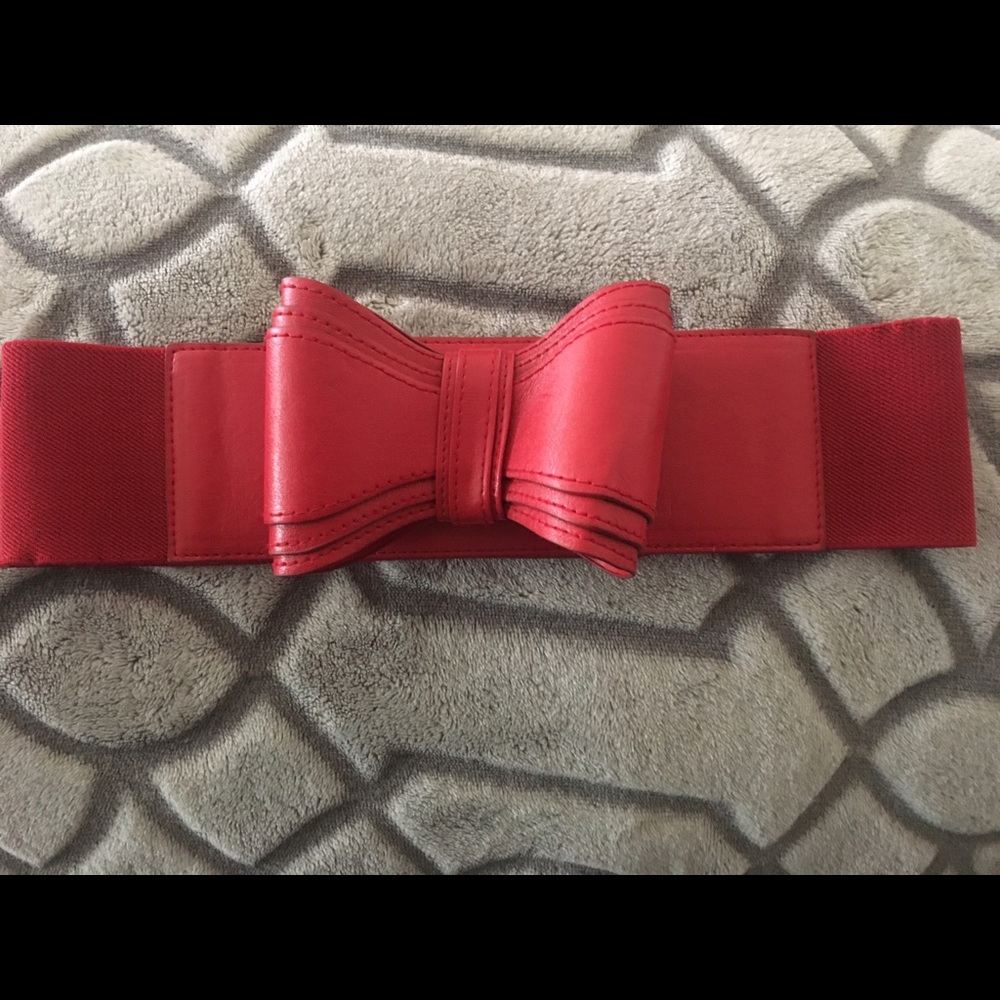 Red faux leather bow belt 🎀